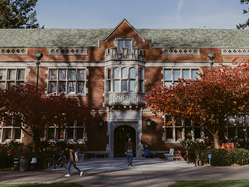 A view of Eliot Hall, a red brick building that houses Reed College's main admission office